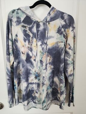 Tie-Dye Hooded Pullover in Navy, White & Pastels. NWT.  Size 1xl.